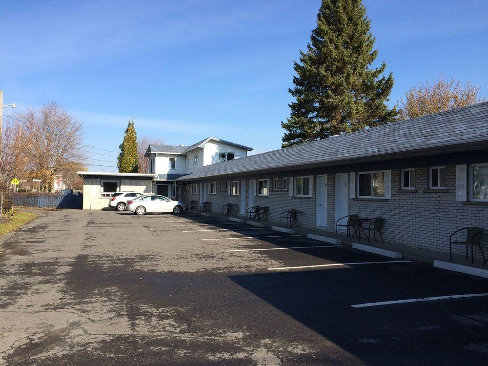 Motel Montgolfiere Jp Сен-Жан-сюр-Ришельо Екстериор снимка