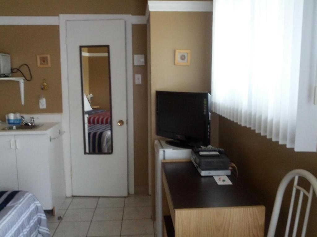 Motel Montgolfiere Jp Сен-Жан-сюр-Ришельо Стая снимка